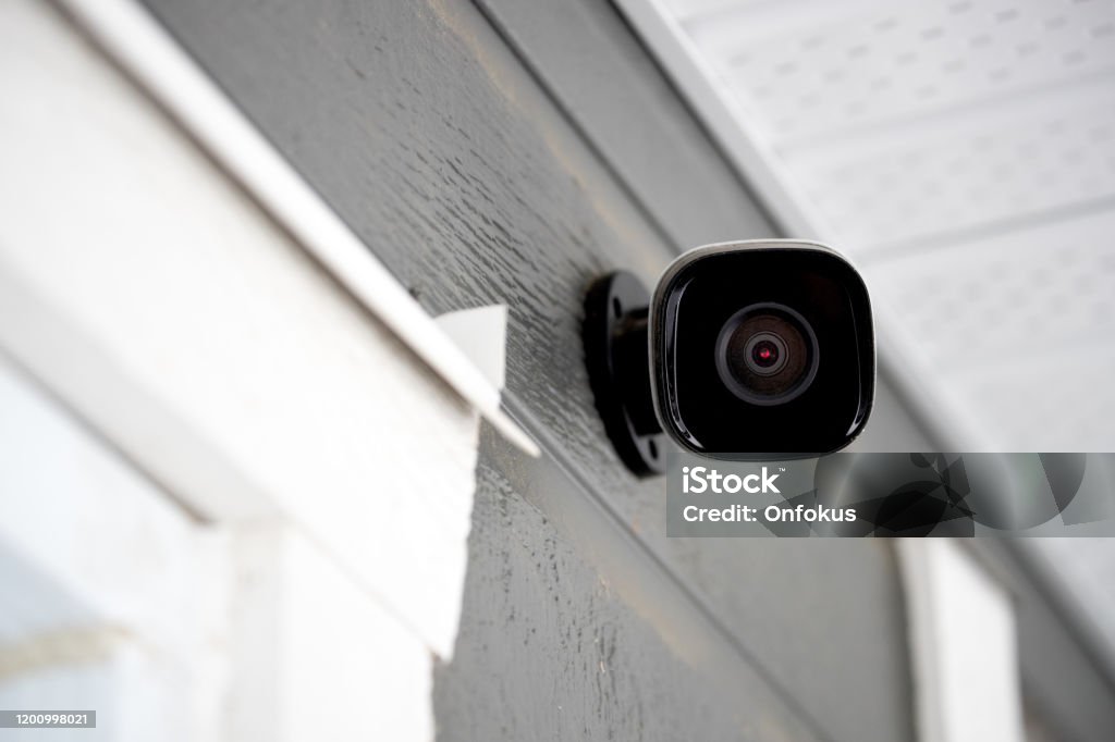 Tribunale di Prato: legittima l’installazione di una telecamera per motivi di sicurezza sul pianerottolo del condominio